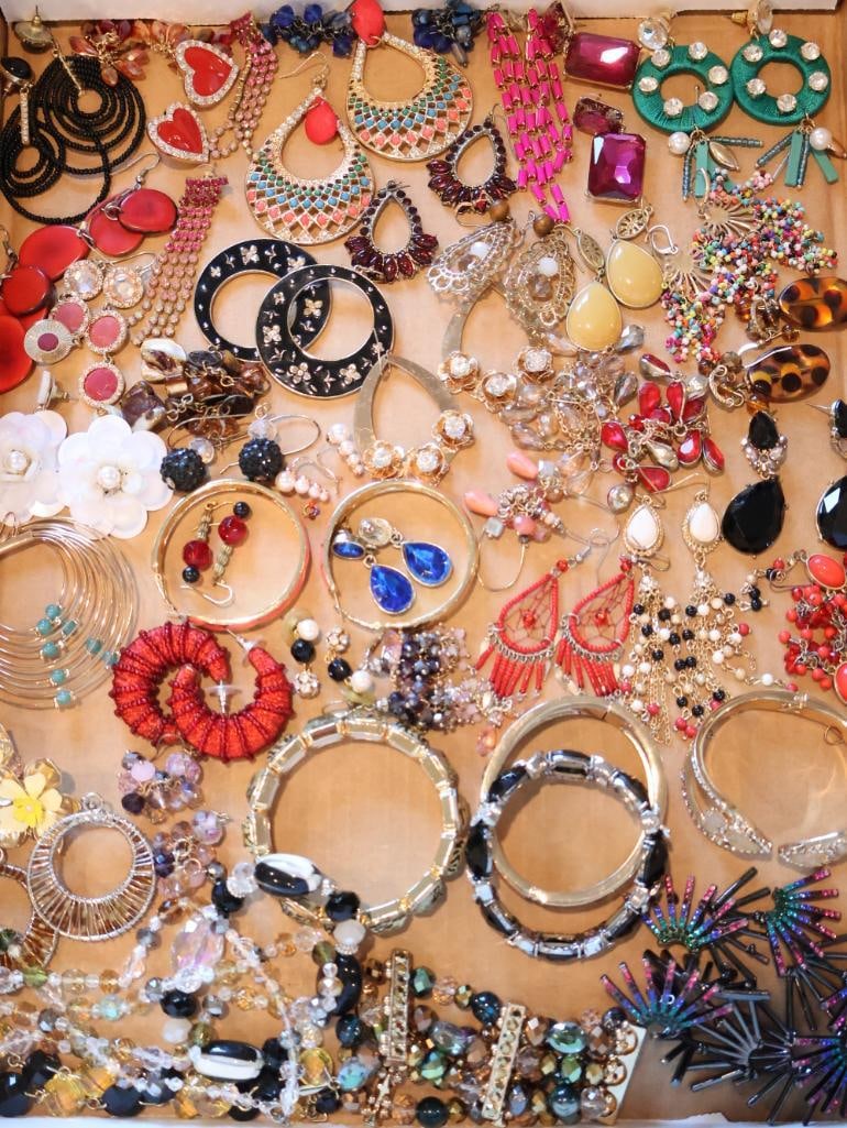 Collection of ladies costume jewelry including mostly Earrings and Bracelets (1 of 8)