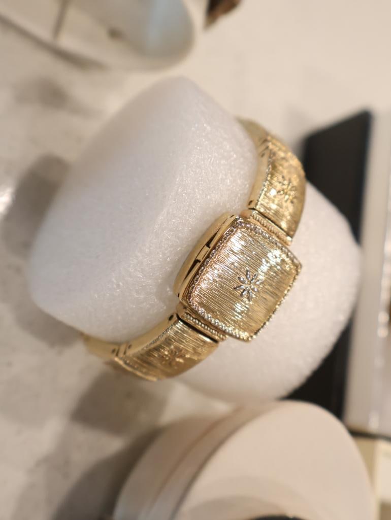 Collection of 8 contemporary womens fashion wristwatches - 11