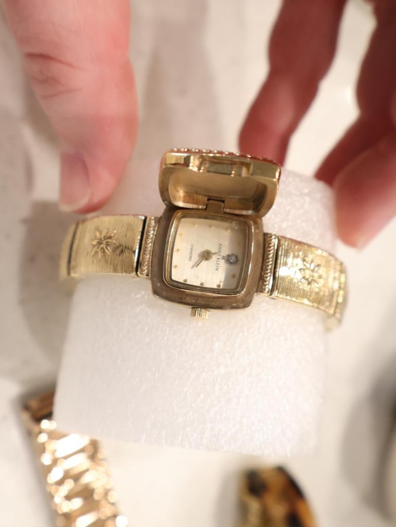 Collection of 8 contemporary womens fashion wristwatches - 12