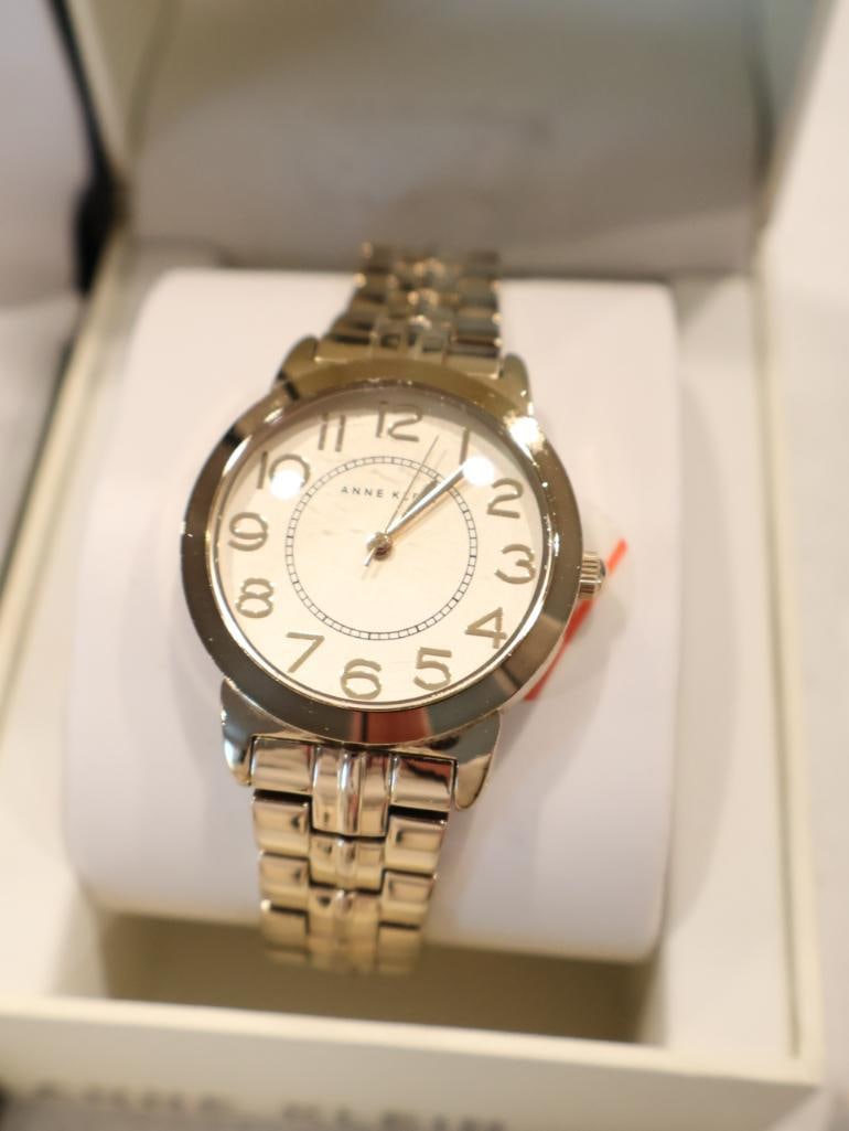 Collection of 8 contemporary womens fashion wristwatches - 18