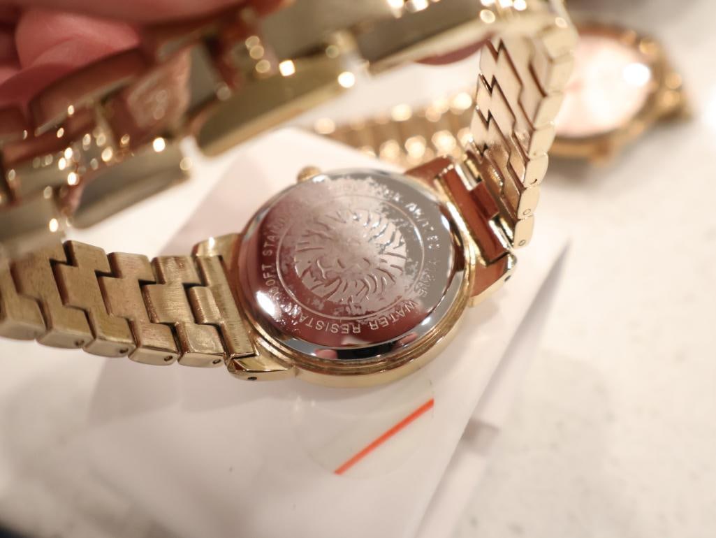 Collection of 8 contemporary womens fashion wristwatches - 19