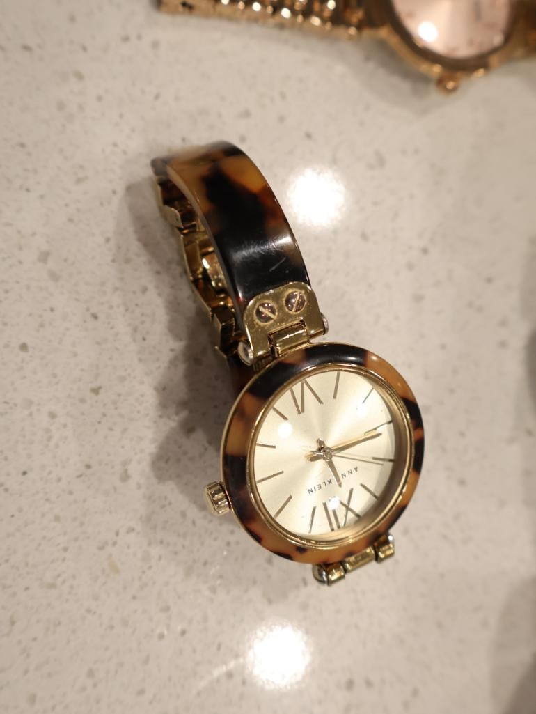 Collection of 8 contemporary womens fashion wristwatches - 5