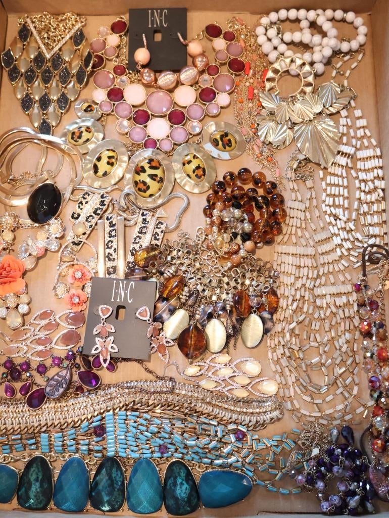 Collection of ladies costume jewelry (1 of 5)