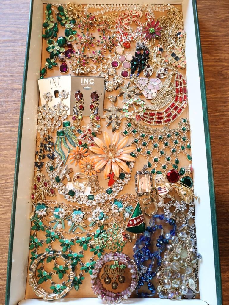 Collection of ladies costume jewelry (1 of 7)