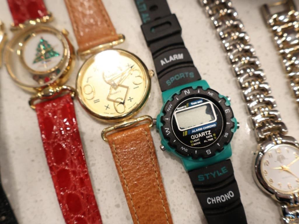 An eclectic collection of 12 assorted wristwatches - 6