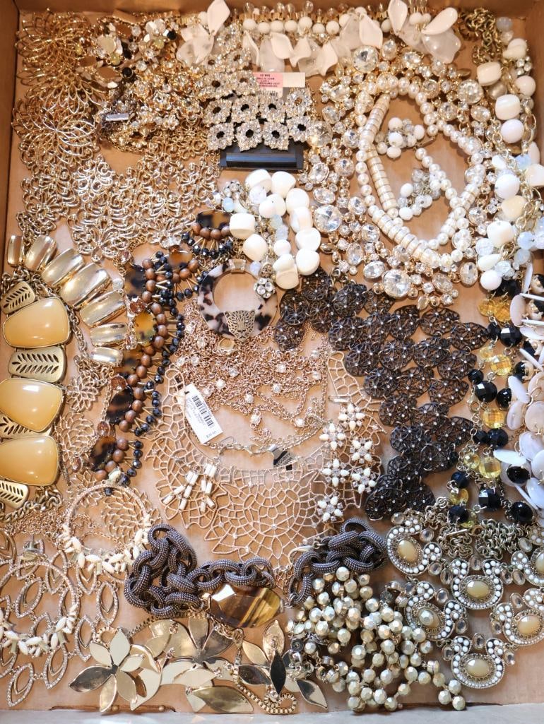 Collection of ladies costume jewelry (1 of 7)