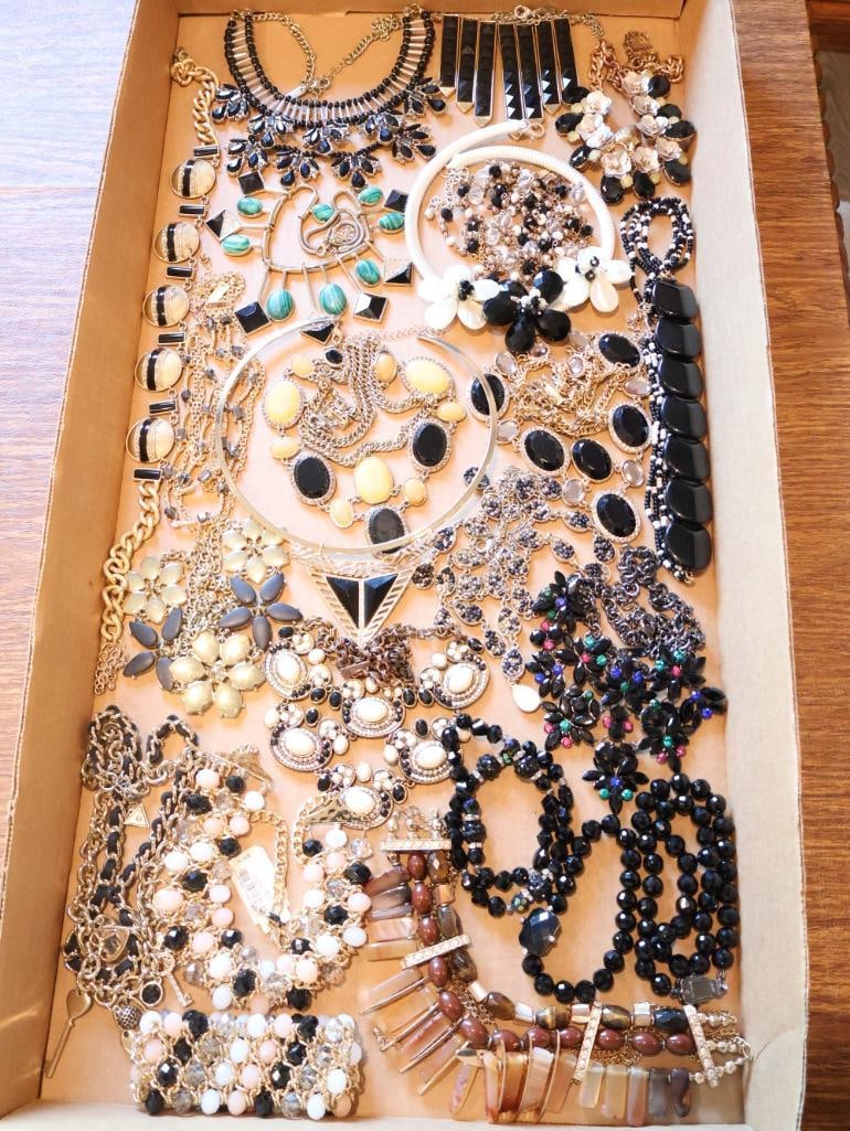 Collection of ladies costume jewelry (1 of 6)