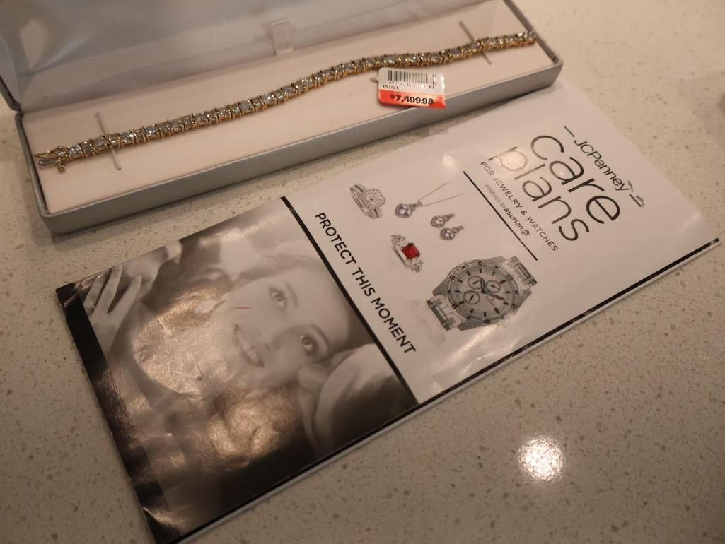 10k Gold 5 Cttw Diamond 7.5" Tennis Bracelet - 11