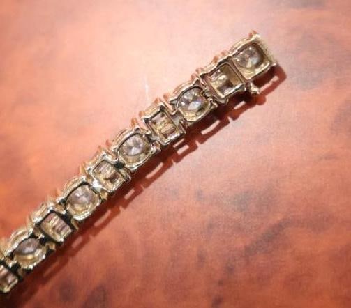 10k Gold 5 Cttw Diamond 7.5" Tennis Bracelet - 6