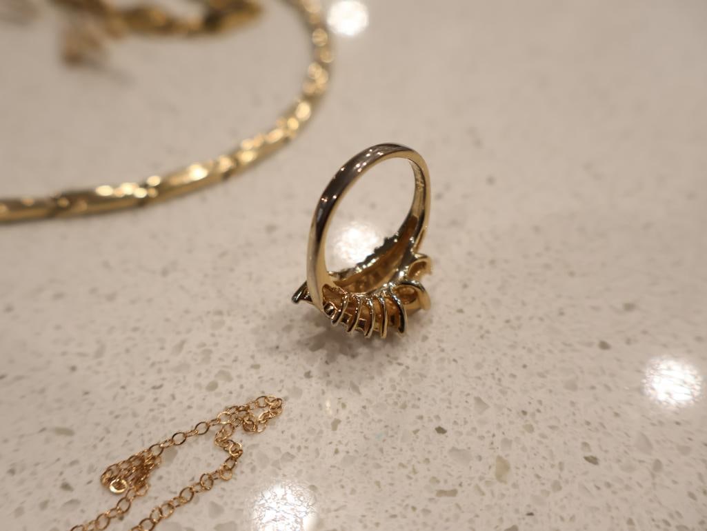 Assorted vintage jewelry - 10