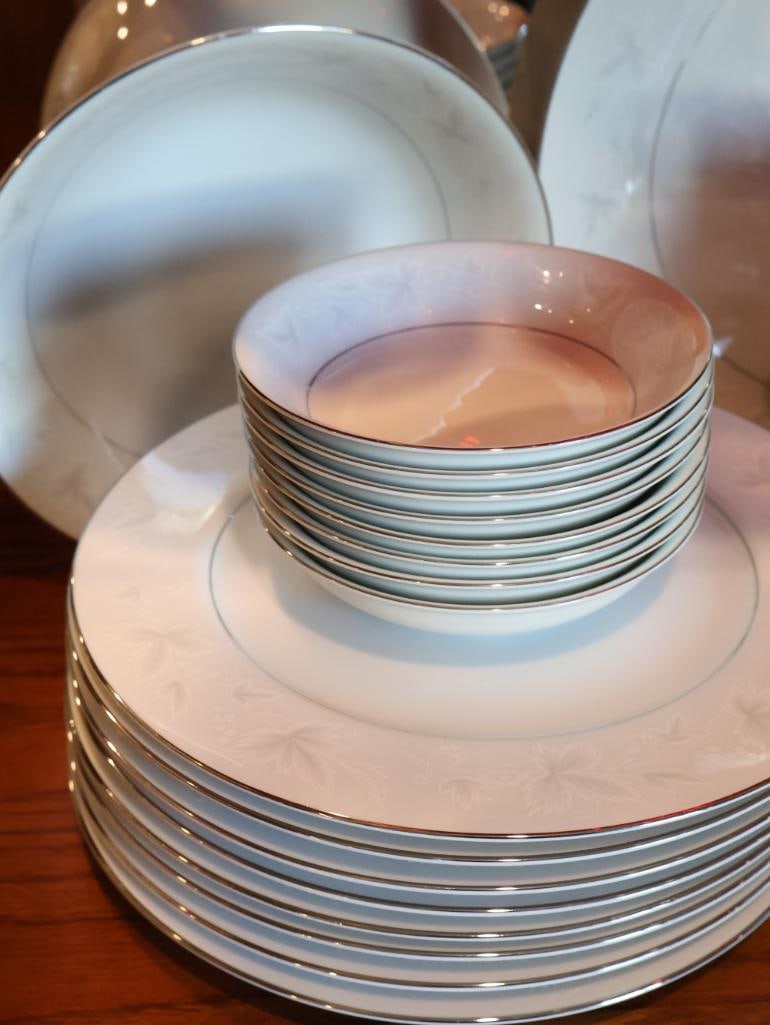 International Fine China Set - 5