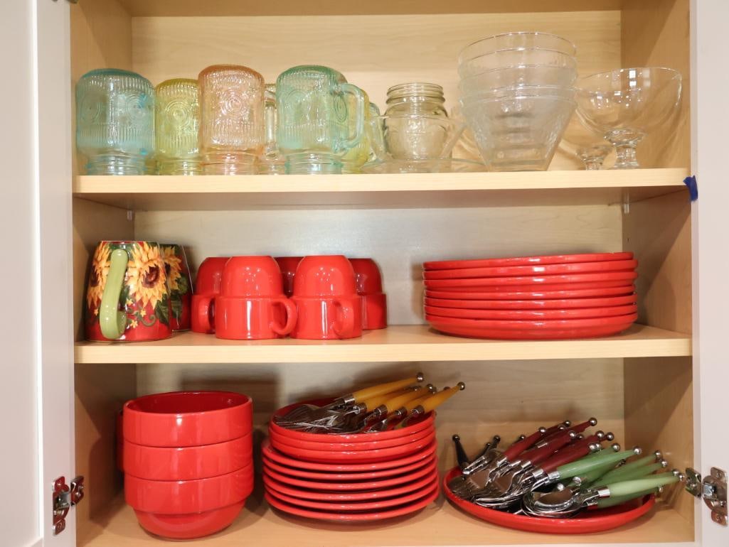 Vibrant collection of contemporary and vintage kitchenware (1 of 9)