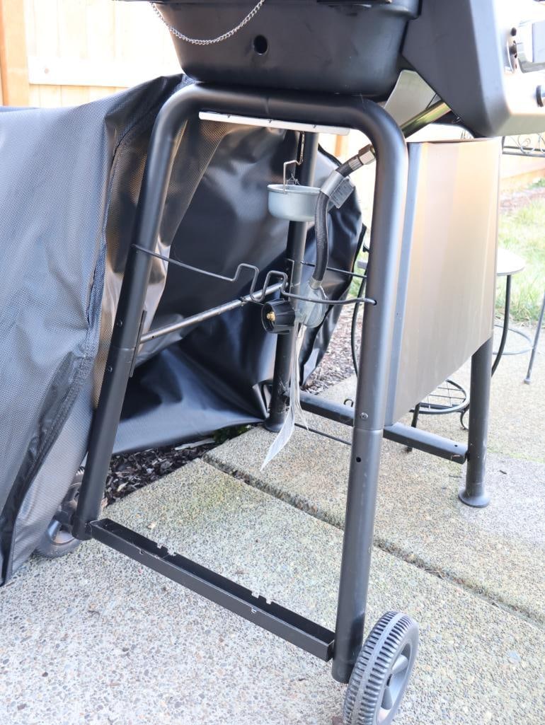 Char-Broil Classic 2-Burner Gas Grill, and garden decor - 3