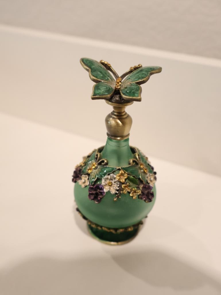 Six Lovely Decorative refillable perfume bottles - 16