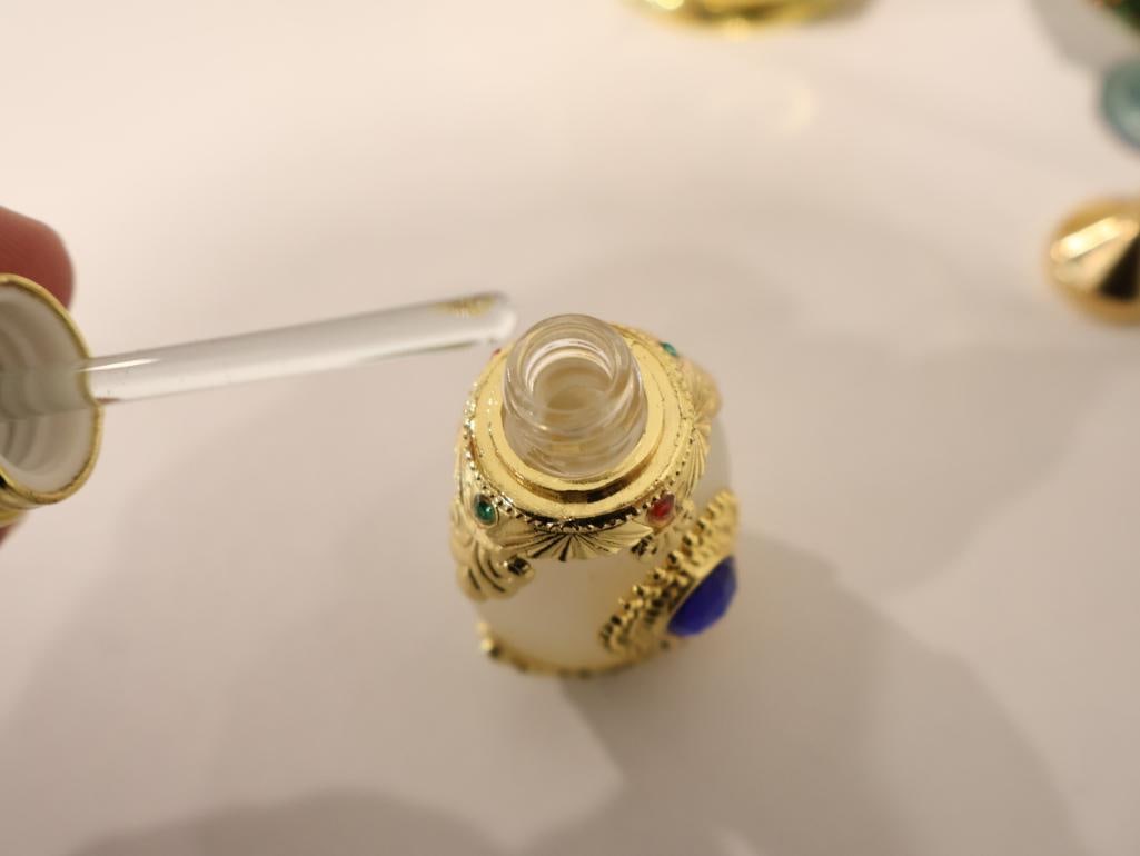 Six Lovely Decorative refillable perfume bottles - 9