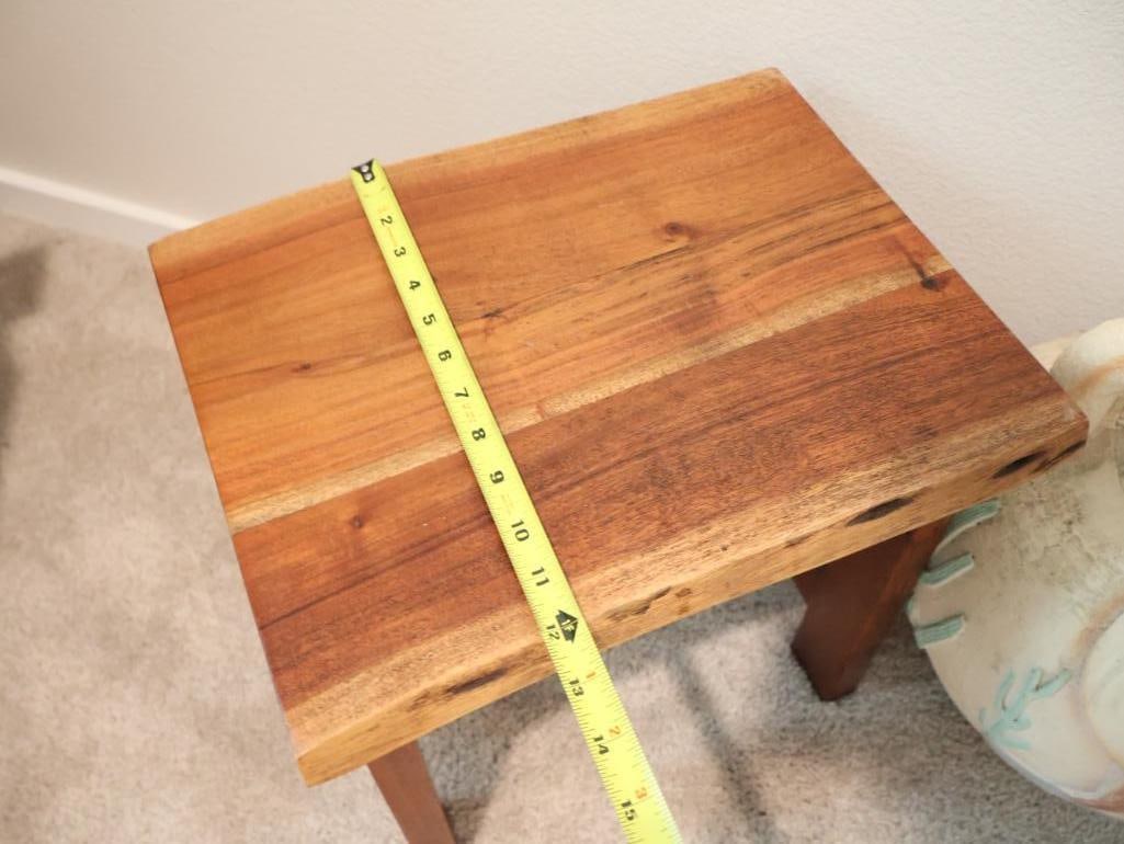 Wooden side table and a large, decorative plaster or clay amphora vase - 4