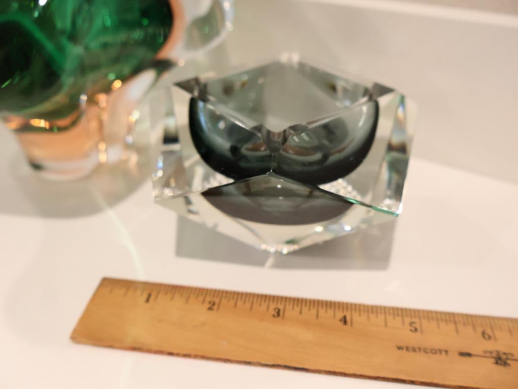 Collection of five mid-century art glass ashtrays and decorative bowls - 3