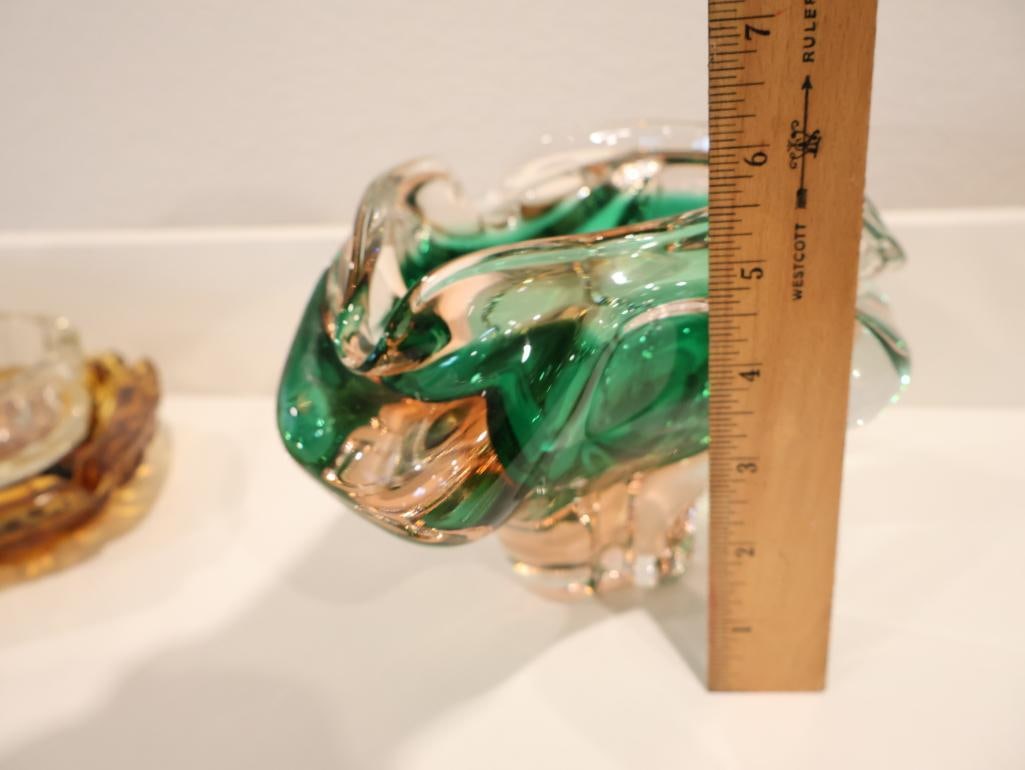 Collection of five mid-century art glass ashtrays and decorative bowls - 7