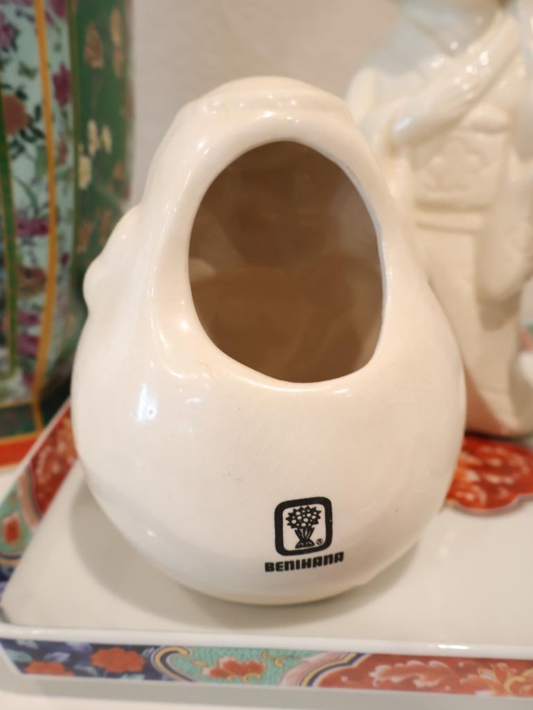 Asian Style Decor and Benihana Collectables - 5