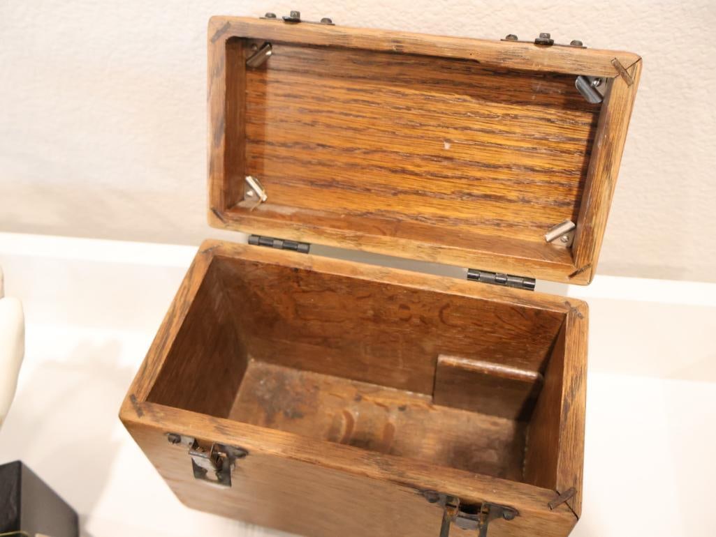 Eclectic mix of vintage and contemporary decorative items - 11