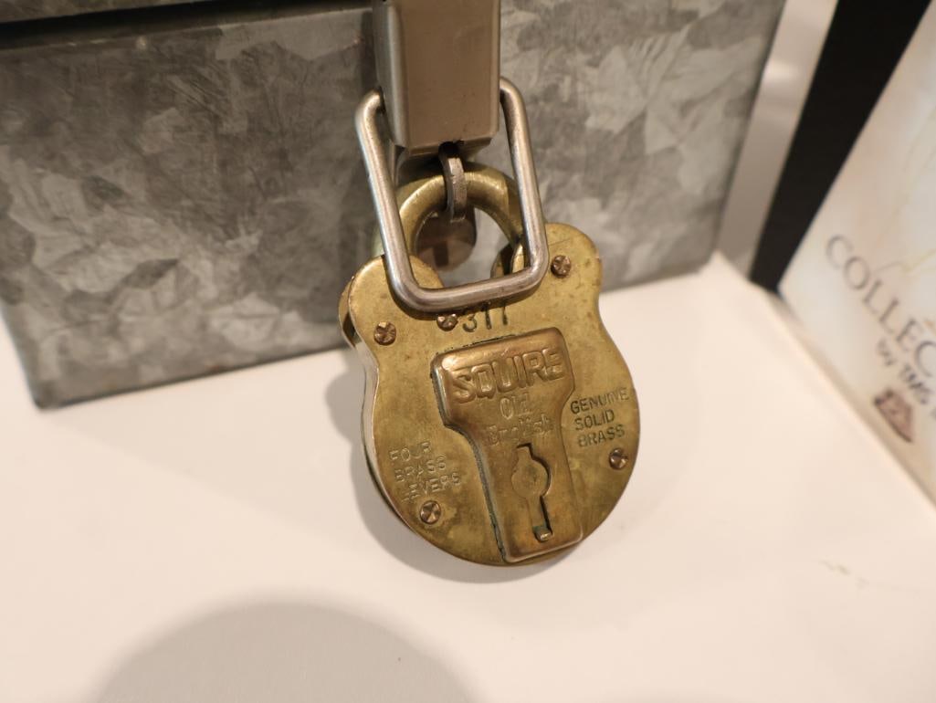 Eclectic mix of vintage and contemporary decorative items - 3