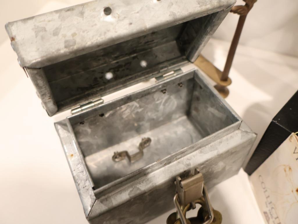 Eclectic mix of vintage and contemporary decorative items - 4