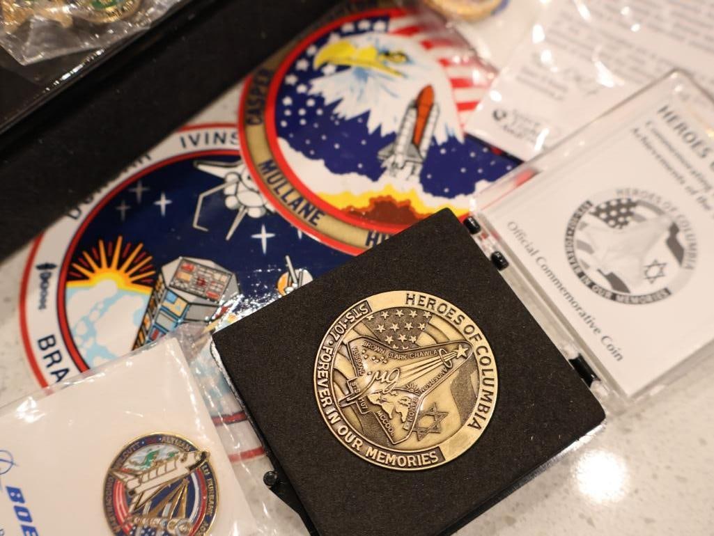 Extensive collection of aerospace and space exploration memorabilia - 10