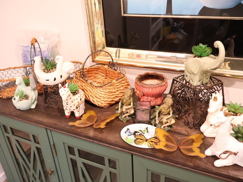 Collection of household items decorative items (1 of 13)