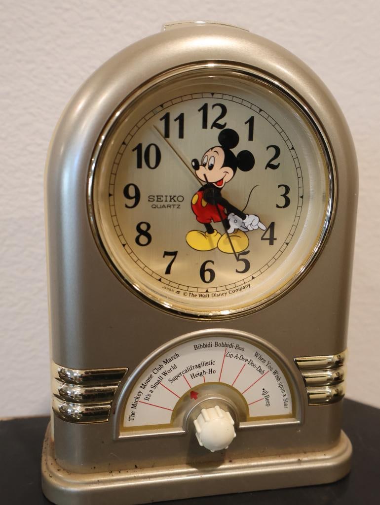 Extensive collection of vintage Mickey and Minnie Mouse collectibles - 11