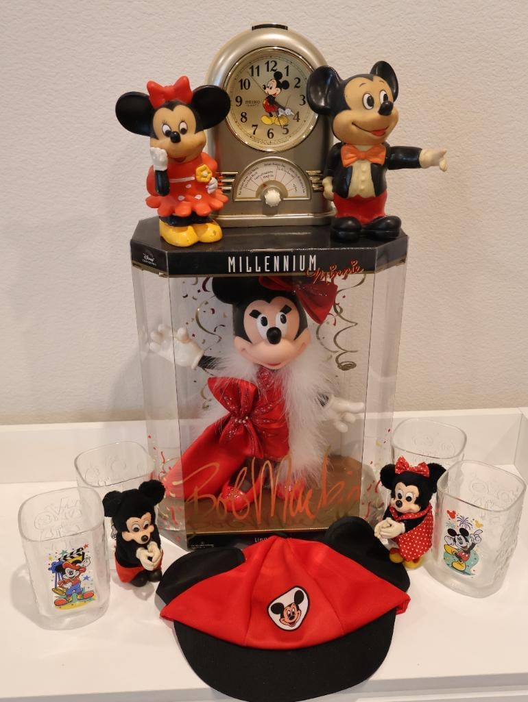 Extensive collection of vintage Mickey and Minnie Mouse collectibles (1 of 15)