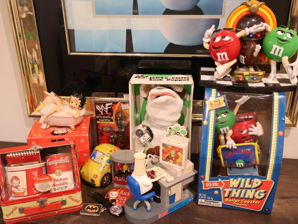 A eclectic collection of vintage 1990s and early 2000s pop culture collectibles (1 of 17)