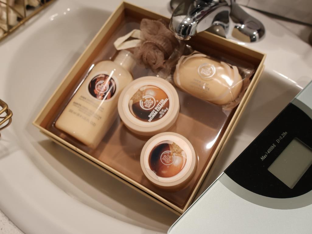 Bathroom Essentials Including Bathroom Decor Set - 5