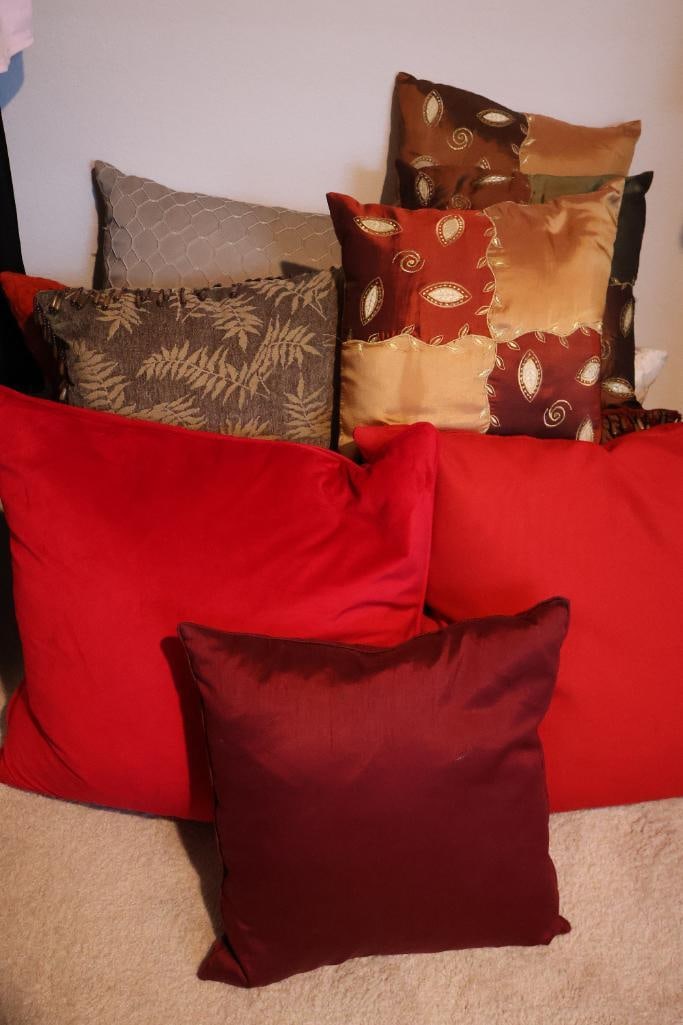 Collection of Pillows (1 of 4)