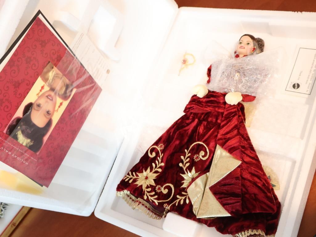 Two highly collectible Holiday Barbie dolls - 4