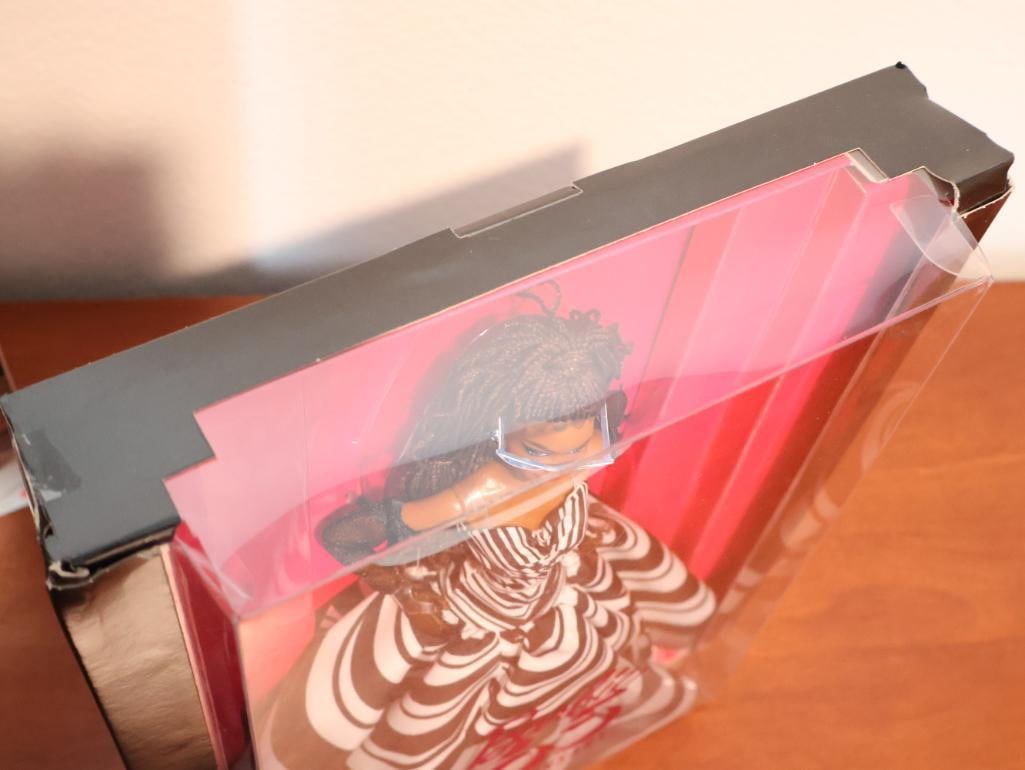 Two collectible Barbie dolls - 5