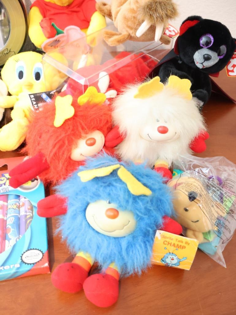 Diverse collection of pop culture and animation memorabilia - 8