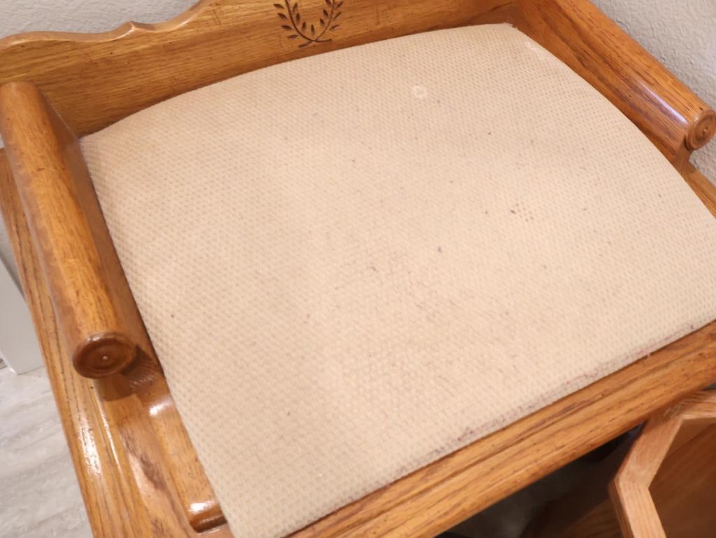 Collection of vintage-style home furnishings - 4