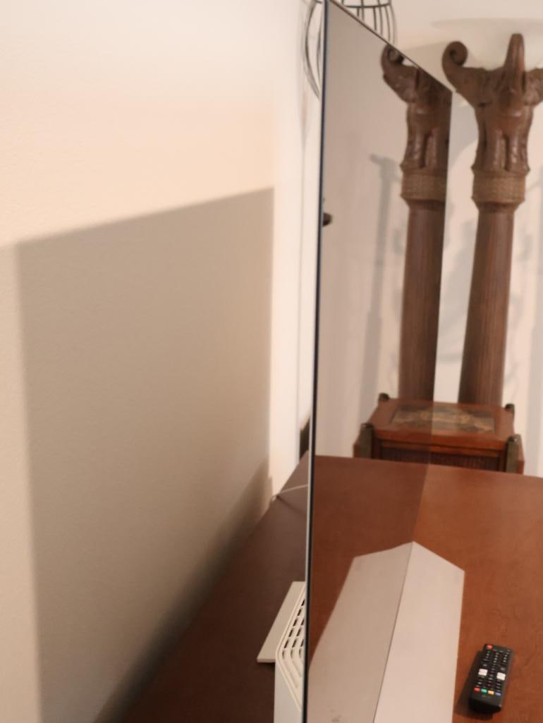 65" LG C7 OLED Extremely Thin Profile TV - 3