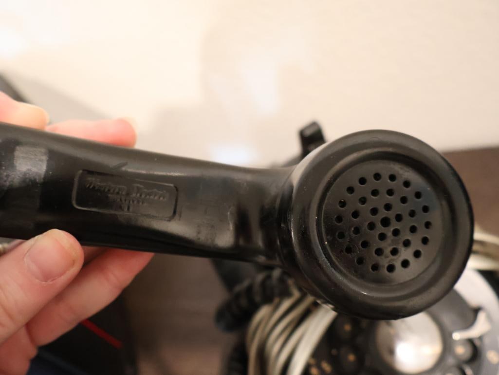 1980s Magnavox portable CRT television and a Electric Model 500 rotary telephone - 4