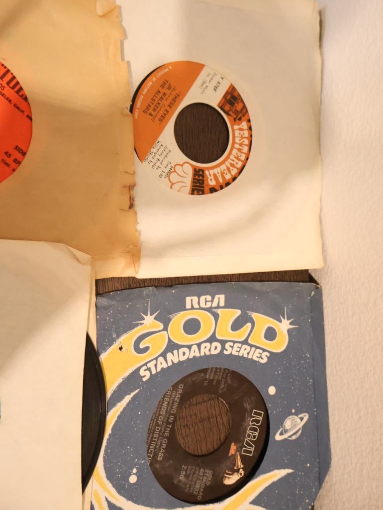 Collection of 7-inch vinyl records 45 RPM - 12