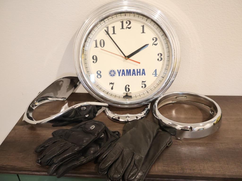 Vintage Yamaha motorcycle Memorabilia: Motorcycle Accessories Icon Pursuit Leather Gloves: The black gloves on the left are Icon Pursuit motorcycle gloves. They are crafted from breathable sheepskin leather and feature integrated knuckle