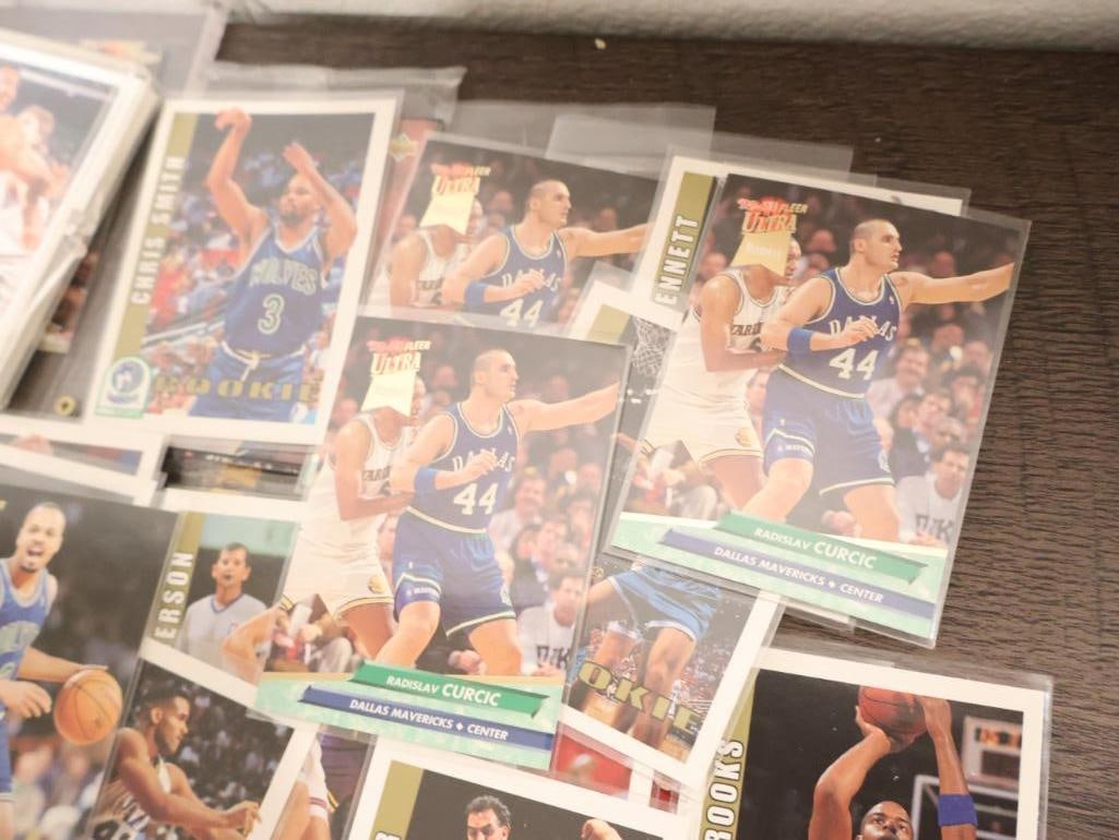 Large collection of vintage basketball cards Including Many Rookie Cards - 6