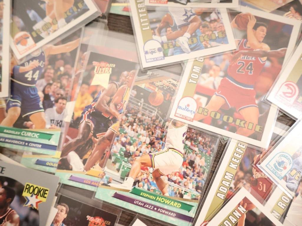 Large collection of vintage basketball cards Including Many Rookie Cards - 8