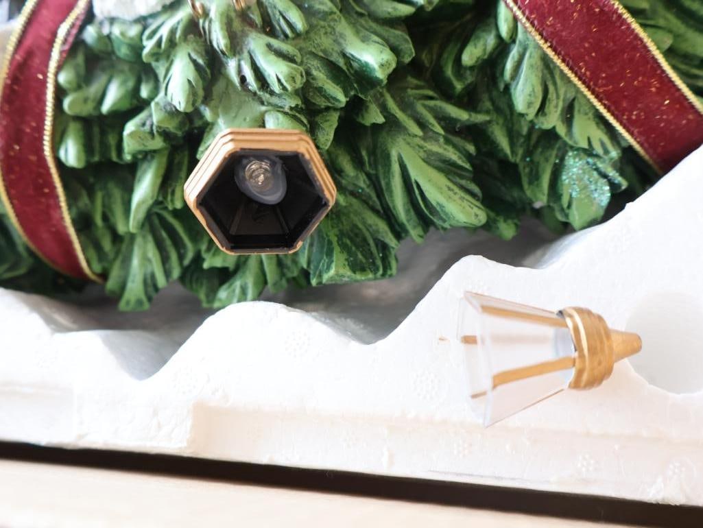 Thomas Kinkade Wreath and Christmas Decor - 7