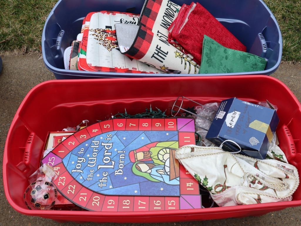 Two Large Totes with Holiday Decor and Rugs (1 of 7)
