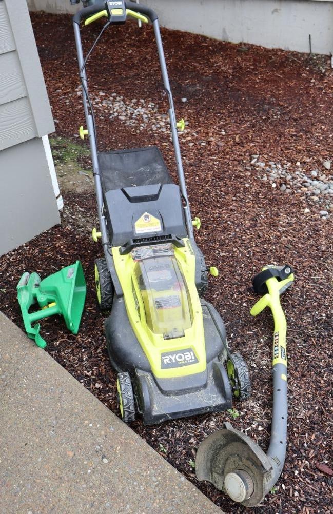 Ryobi Battery Operated Lawn Mower and Trimmer/Edger (1 of 10)
