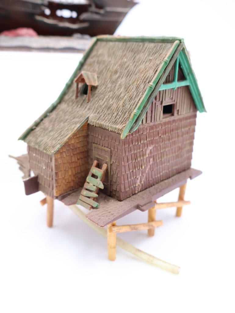 Three Vintage Aquarium Decorations - 7