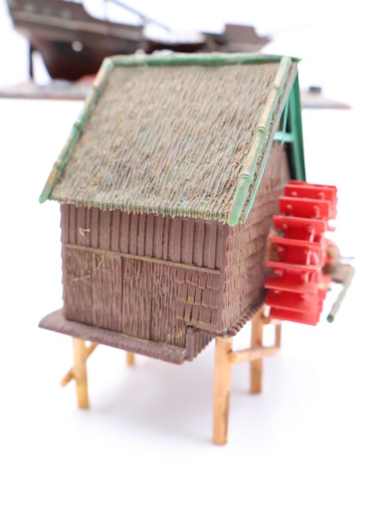 Three Vintage Aquarium Decorations - 8