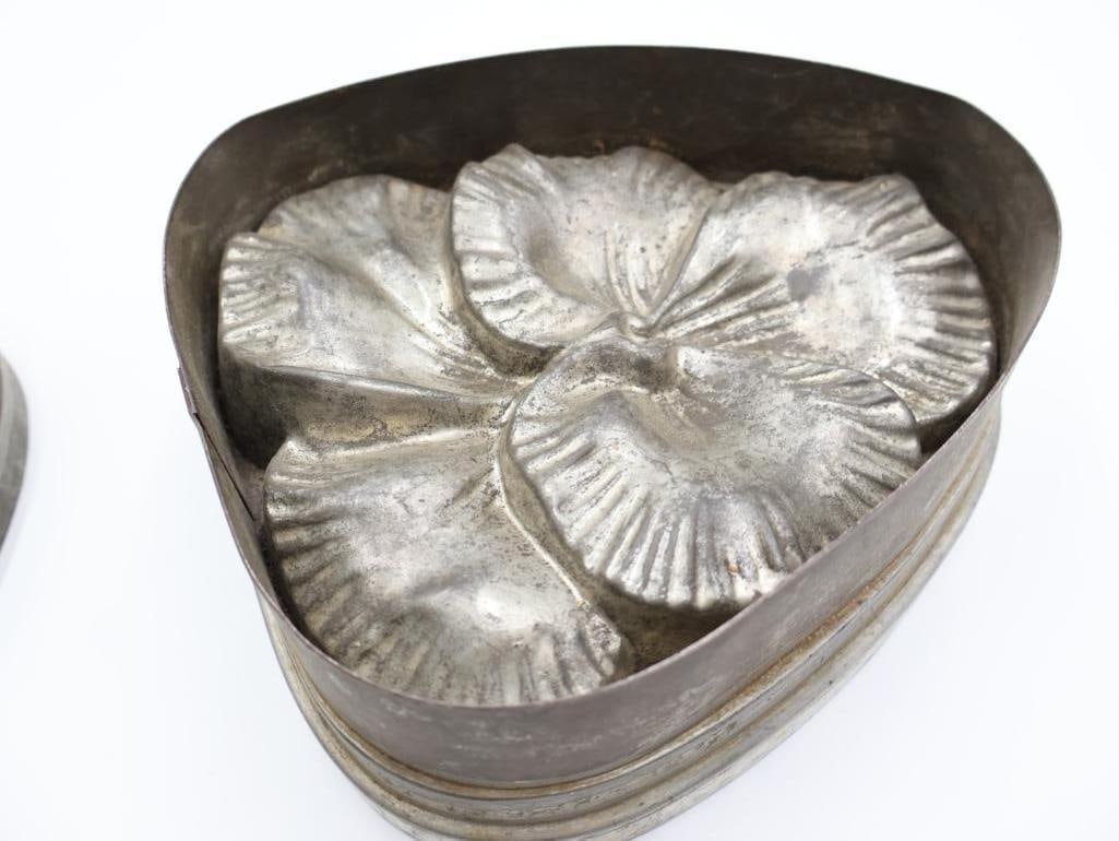 Early 1900's Seashell and Flower Baking Molds - 8