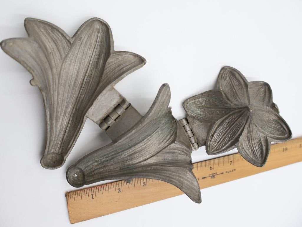 Lovely Large Vintage Lily Flower Ice Cream Mold and Small Flower Bud Mold - 6